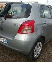 TOYOTA Yaris 1.0 5 porte Sol TOYOTA Yaris 1.0 5 porte Sol