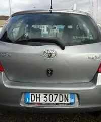 TOYOTA Yaris 1.0 5 porte Sol TOYOTA Yaris 1.0 5 porte Sol