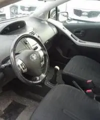TOYOTA Yaris 1.0 5 porte Sol TOYOTA Yaris 1.0 5 porte Sol