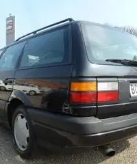 VOLKSWAGEN Passat 1800i Variant GL VOLKSWAGEN Passat 1800i Variant GL