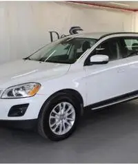 VOLVO XC60 2.4 D 175 CV FWD Geartronic Kinetic VOLVO XC60 2.4 D 175 CV FWD Geartronic Kinetic