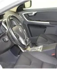 VOLVO XC60 2.4 D 175 CV FWD Geartronic Kinetic VOLVO XC60 2.4 D 175 CV FWD Geartronic Kinetic