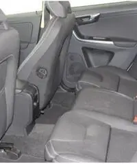 VOLVO XC60 2.4 D 175 CV FWD Geartronic Kinetic VOLVO XC60 2.4 D 175 CV FWD Geartronic Kinetic