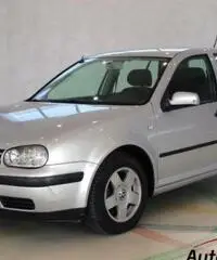 VOLKSWAGEN GOLF IV 1.9 TDI COMFORTLINE 110 CV 5 porte + Climtaronic + Cerchi in lega + Radio cd Alpi