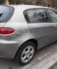 ALFA ROMEO 147 1.9 JTD (120) 5 porte Progression ALFA ROMEO 147 1.9 JTD (120) 5 porte Progression