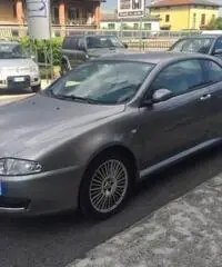 ALFA ROMEO GT 1.9 JTDM 16V Distinctive ALFA ROMEO GT 1.9 JTDM 16V Distinctive