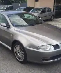 ALFA ROMEO GT 1.9 JTDM 16V Distinctive ALFA ROMEO GT 1.9 JTDM 16V Distinctive