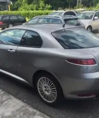 ALFA ROMEO GT 1.9 JTDM 16V Distinctive ALFA ROMEO GT 1.9 JTDM 16V Distinctive