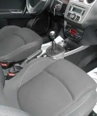 ALFA ROMEO MiTo 1.3 JTDm-2 95 CV S&S Distinctive ALFA ROMEO MiTo 1.3 JTDm-2 95 CV S&S Distinctive