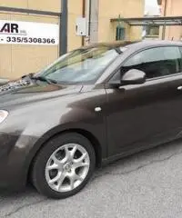 ALFA ROMEO MiTo 1.3 JTDm-2 95 CV S&S Distinctive ALFA ROMEO MiTo 1.3 JTDm-2 95 CV S&S Distinctive