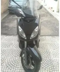 Scooter YAMAHA X-MAX 125cc anno 2009 quasi nuovo Scooter YAMAHA X-MAX 125cc anno 2009 quasi nuovo