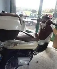 Piaggio BEVERLY 300 I.E. - Km. 14000, Euro 2690 Piaggio BEVERLY 300 I.E. - Km. 14000, Euro 2690