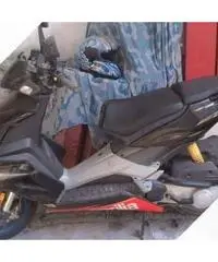Scooter nero Aprilia SR 50 Scooter nero Aprilia SR 50