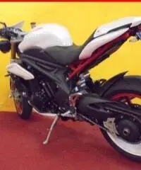 TRIUMPH Speed Triple 1050 R bianco - 9000 TRIUMPH Speed Triple 1050 R bianco - 9000