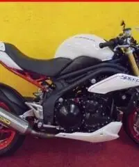 TRIUMPH Speed Triple 1050 R bianco - 9000 TRIUMPH Speed Triple 1050 R bianco - 9000