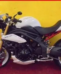 TRIUMPH Speed Triple 1050 R bianco - 9000 TRIUMPH Speed Triple 1050 R bianco - 9000