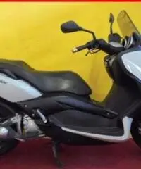 YAMAHA X-Max 250 bianco - 31800