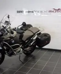 BMW R 1200 GS Adventure . BMW R 1200 GS Adventure .