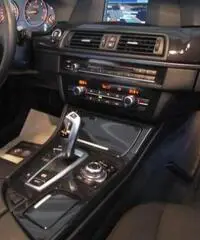 BMW 525d Xdrive TOURING Business- 4X4- UNICO-PROPR-NAVIG-BLUETOOTH- XENO-PORTELLONE ELETTR. BMW 525d Xdrive TOURING Business- 4X4- UNICO-PROPR-NAVIG-BLUETOOTH- XENO-PORTELLONE ELETTR.