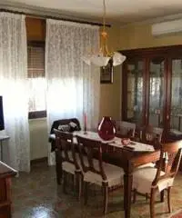 Casa indipendente di 10 locali in Vendita