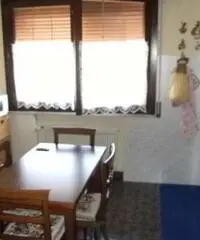 Casa indipendente di 10 locali in Vendita