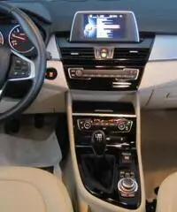 BMW Serie 2 220d Active Tourer Advantage - PELLE - NAVIGAT - SENS.PARK - EURO 6 - FULL BMW Serie 2 220d Active Tourer Advantage - PELLE - NAVIGAT - SENS.PARK - EURO 6 - FULL