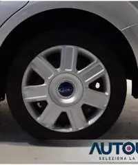 FORD Focus + 1.6 TDCI STATION WAGON NEOPATENTATI CLIMA RADIO FORD Focus + 1.6 TDCI STATION WAGON NEOPATENTATI CLIMA RADIO