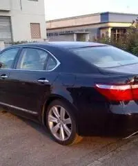 Lexus LS 600 600h L Lexus LS 600 600h L