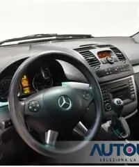 MERCEDES-BENZ Viano 3.0 CDI TREND AUT 7 POSTI PELLE XENON SENS TETTO MERCEDES-BENZ Viano 3.0 CDI TREND AUT 7 POSTI PELLE XENON SENS TETTO