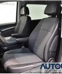 MERCEDES-BENZ Viano 3.0 CDI TREND AUT 7 POSTI PELLE XENON SENS TETTO MERCEDES-BENZ Viano 3.0 CDI TREND AUT 7 POSTI PELLE XENON SENS TETTO