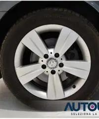 MERCEDES-BENZ Viano 3.0 CDI TREND AUT 7 POSTI PELLE XENON SENS TETTO MERCEDES-BENZ Viano 3.0 CDI TREND AUT 7 POSTI PELLE XENON SENS TETTO