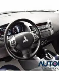 MITSUBISHI Outlander 2.2 DI-D TC-SST INSTYLE 7 POSTI 4X4 AUT PELLE SENS