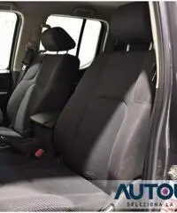NISSAN Navara 2.5 DCI 4 PORTE DOUBLE CAB 4X4 CRUISE HARD TOP