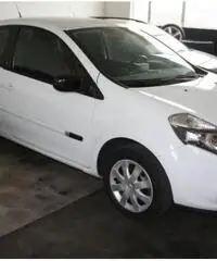 RENAULT Clio 1.2 3P NAVI NEOPATENTATI GARANZIA 12M RENAULT Clio 1.2 3P NAVI NEOPATENTATI GARANZIA 12M