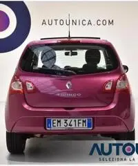 RENAULT Twingo 1.2 BVR LIVE AUT TETTO NEOPATENT SOLO 14.000 KM RENAULT Twingo 1.2 BVR LIVE AUT TETTO NEOPATENT SOLO 14.000 KM