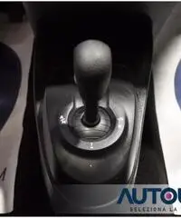 RENAULT Twingo 1.2 BVR LIVE AUT TETTO NEOPATENT SOLO 14.000 KM RENAULT Twingo 1.2 BVR LIVE AUT TETTO NEOPATENT SOLO 14.000 KM