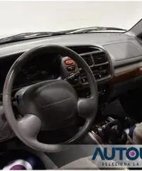 SUZUKI Grand Vitara 2.0I 16V S.W. GPL 4X4 CERCHI 16' RADIO