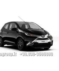 TOYOTA Aygo 1.0 VVT-i 69 CV 5 p. MT  x-play TOYOTA Aygo 1.0 VVT-i 69 CV 5 p. MT  x-play