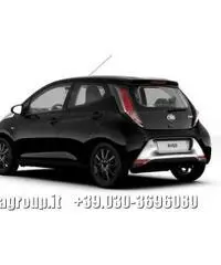 TOYOTA Aygo 1.0 VVT-i 69 CV 5 p. MT  x-play TOYOTA Aygo 1.0 VVT-i 69 CV 5 p. MT  x-play