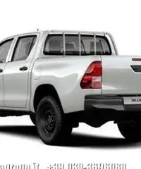 TOYOTA Hilux 2.4 D-4D 4WD 4 porte Double Cab Comfort TOYOTA Hilux 2.4 D-4D 4WD 4 porte Double Cab Comfort