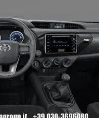 TOYOTA Hilux 2.4 D-4D 4WD 4 porte Double Cab Comfort TOYOTA Hilux 2.4 D-4D 4WD 4 porte Double Cab Comfort