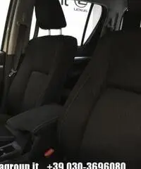 TOYOTA Hilux 2.4 D-4D 2WD Double Cab Lounge MY16 TOYOTA Hilux 2.4 D-4D 2WD Double Cab Lounge MY16