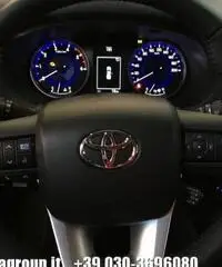 TOYOTA Hilux 2.4 D-4D 2WD Double Cab Lounge MY16 TOYOTA Hilux 2.4 D-4D 2WD Double Cab Lounge MY16