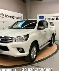 TOYOTA Hilux 2.4 D-4D A/T 4WD Double Cab Lounge MY16 TOYOTA Hilux 2.4 D-4D A/T 4WD Double Cab Lounge MY16