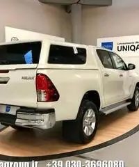 TOYOTA Hilux 2.4 D-4D A/T 4WD Double Cab Lounge MY16 TOYOTA Hilux 2.4 D-4D A/T 4WD Double Cab Lounge MY16