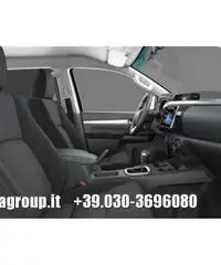 TOYOTA Hilux 2.4 D-4D A/T 4WD Double Cab Lounge MY16 TOYOTA Hilux 2.4 D-4D A/T 4WD Double Cab Lounge MY16