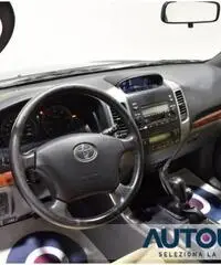 TOYOTA Land Cruiser 3.0 D-4D 5 PORTE AUT WAGON 4X4 8 POSTI PELLE CRUIS TOYOTA Land Cruiser 3.0 D-4D 5 PORTE AUT WAGON 4X4 8 POSTI PELLE CRUIS