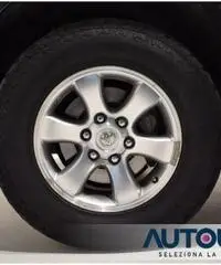 TOYOTA Land Cruiser 3.0 D-4D 5 PORTE AUT WAGON 4X4 8 POSTI PELLE CRUIS TOYOTA Land Cruiser 3.0 D-4D 5 PORTE AUT WAGON 4X4 8 POSTI PELLE CRUIS