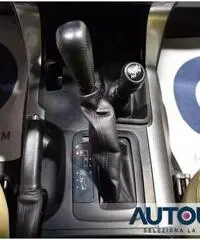 TOYOTA Land Cruiser 3.0 D-4D 5 PORTE AUT WAGON 4X4 8 POSTI PELLE CRUIS TOYOTA Land Cruiser 3.0 D-4D 5 PORTE AUT WAGON 4X4 8 POSTI PELLE CRUIS