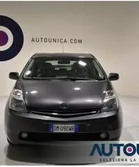 TOYOTA Prius 1.5I HYBRID AUT NEOPATENT NAVI SENS CRUISE TELECAM